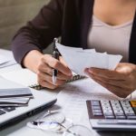 Conheça os encargos e taxas de empréstimo pessoal e financiamentos